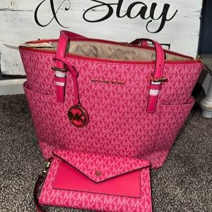 Michael Kors Signature Jet Set tote with large wallet/wristlet